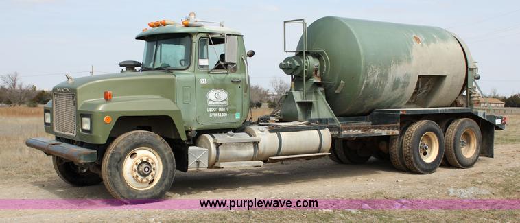 image for item J2270 2000 Mack RD690S rotating drum mixer truck