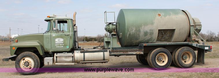 image for item J2270 2000 Mack RD690S rotating drum mixer truck