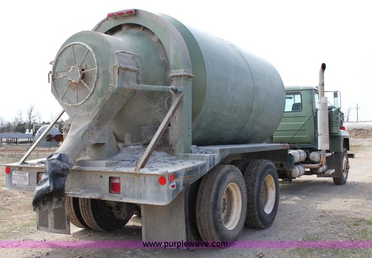 image for item J2270 2000 Mack RD690S rotating drum mixer truck