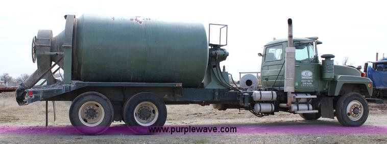 image for item J2270 2000 Mack RD690S rotating drum mixer truck