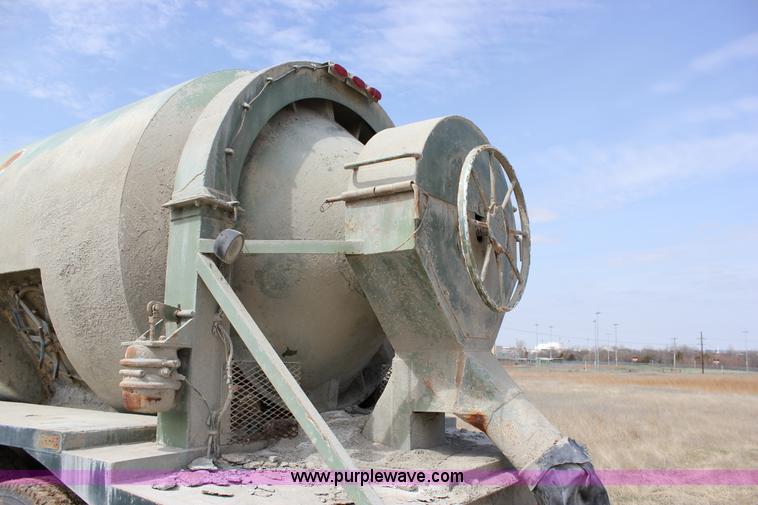 image for item J2270 2000 Mack RD690S rotating drum mixer truck