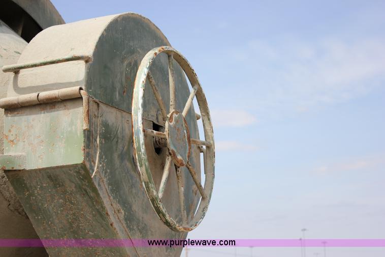 image for item J2270 2000 Mack RD690S rotating drum mixer truck