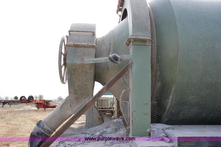 image for item J2270 2000 Mack RD690S rotating drum mixer truck