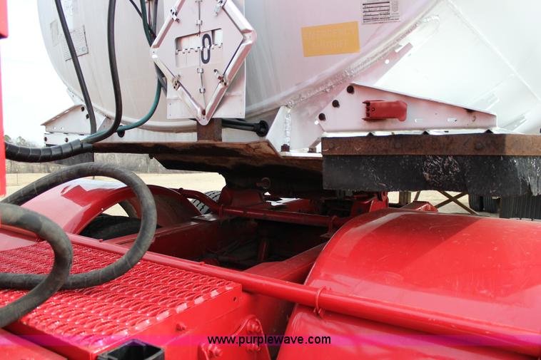 image for item J2294 1984 Heil transfer trailer