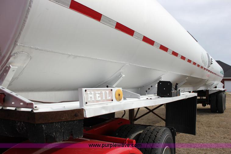 image for item J2294 1984 Heil transfer trailer