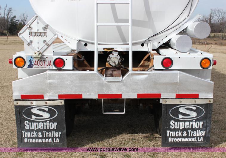 image for item J2294 1984 Heil transfer trailer