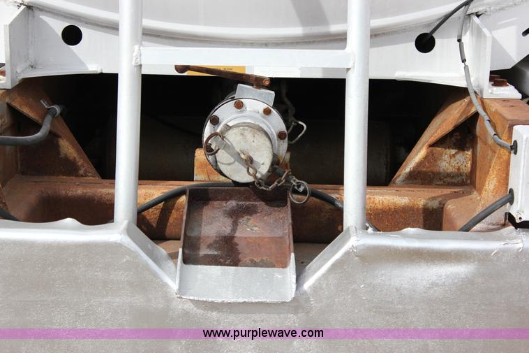 image for item J2294 1984 Heil transfer trailer