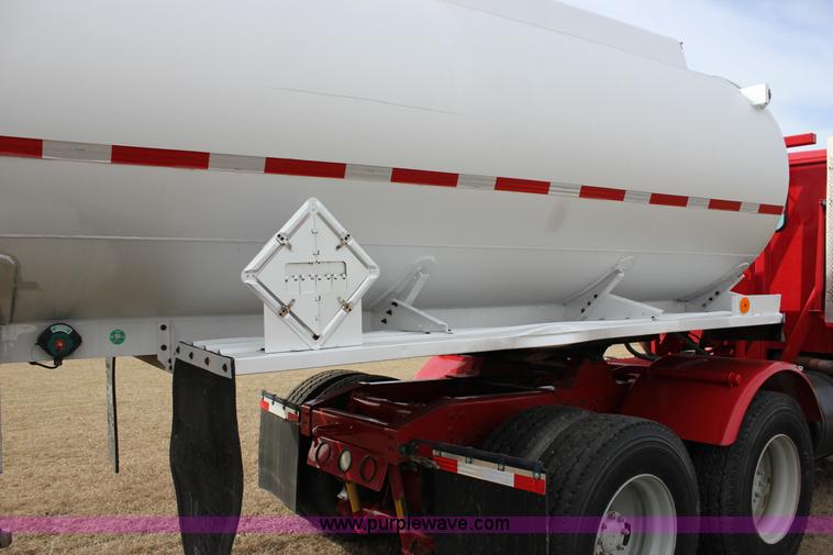 image for item J2294 1984 Heil transfer trailer
