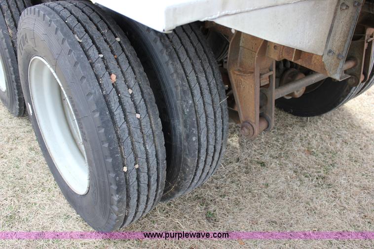 image for item J2294 1984 Heil transfer trailer