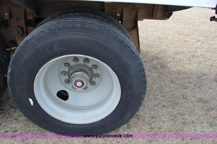 image for item J2294 1984 Heil transfer trailer