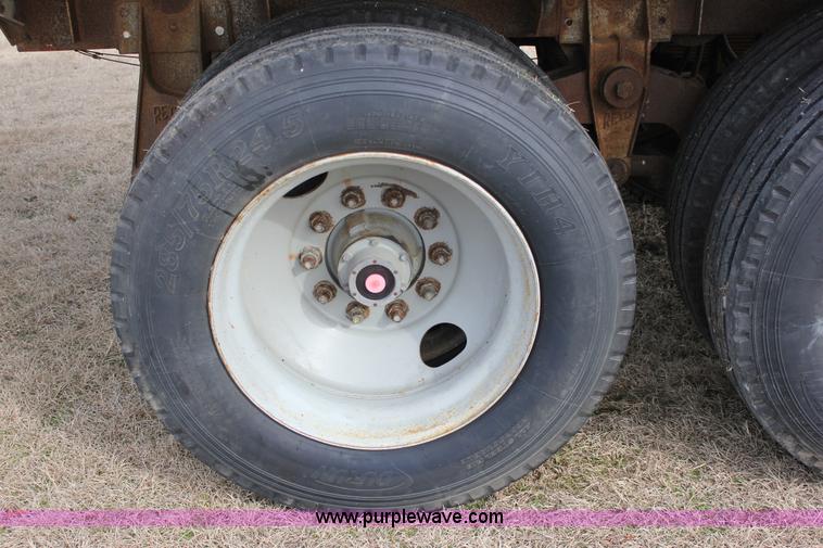 image for item J2294 1984 Heil transfer trailer