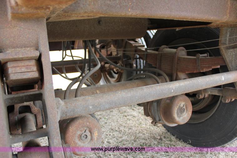 image for item J2294 1984 Heil transfer trailer