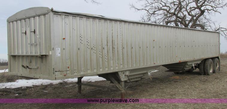 image for item K2040 1980 Wilson AGH-600 double hopper bottom grain trailer