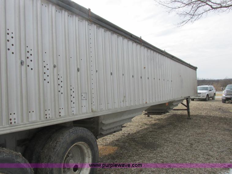image for item K2040 1980 Wilson AGH-600 double hopper bottom grain trailer
