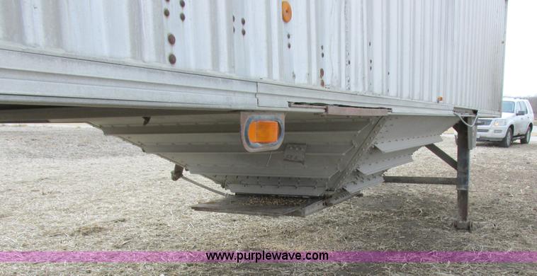image for item K2040 1980 Wilson AGH-600 double hopper bottom grain trailer