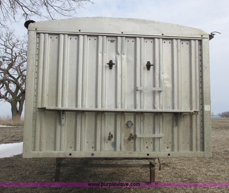 image for item K2040 1980 Wilson AGH-600 double hopper bottom grain trailer