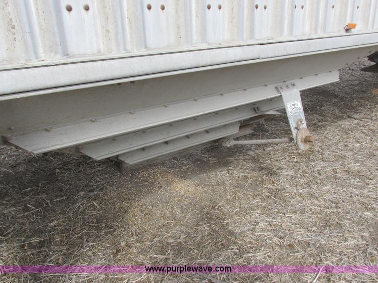 image for item K2040 1980 Wilson AGH-600 double hopper bottom grain trailer