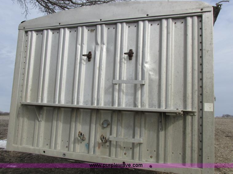 image for item K2040 1980 Wilson AGH-600 double hopper bottom grain trailer