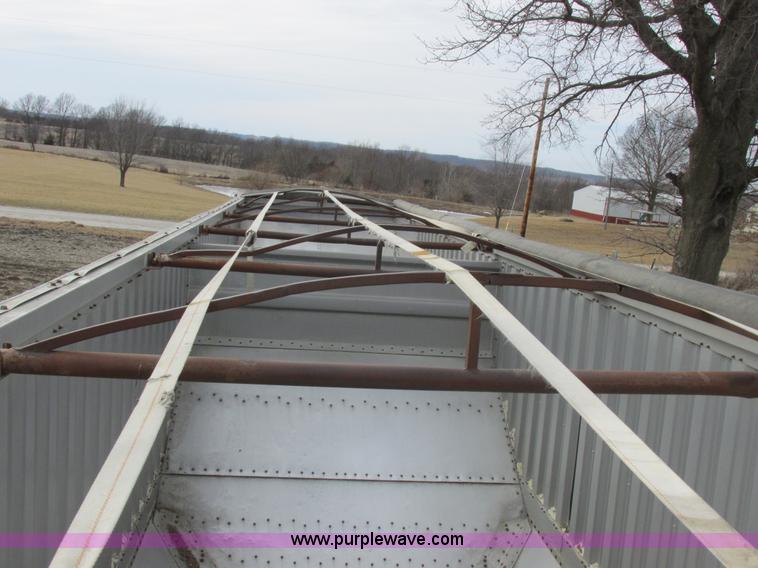 image for item K2040 1980 Wilson AGH-600 double hopper bottom grain trailer