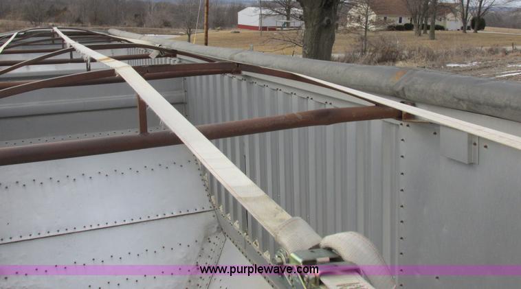 image for item K2040 1980 Wilson AGH-600 double hopper bottom grain trailer