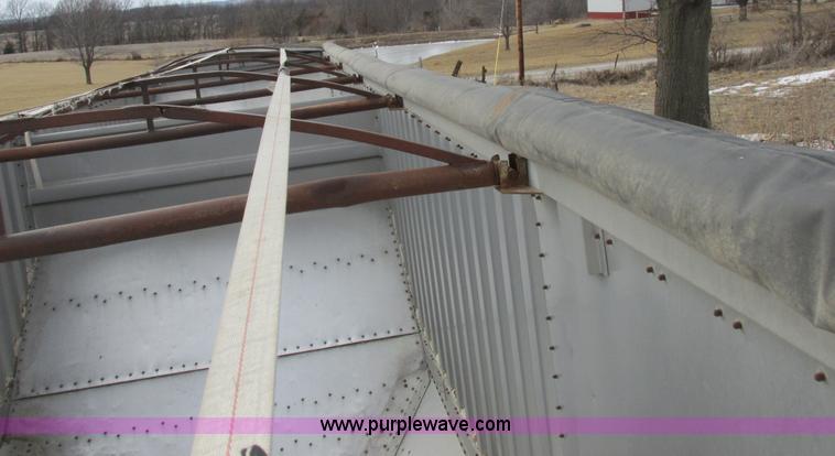 image for item K2040 1980 Wilson AGH-600 double hopper bottom grain trailer