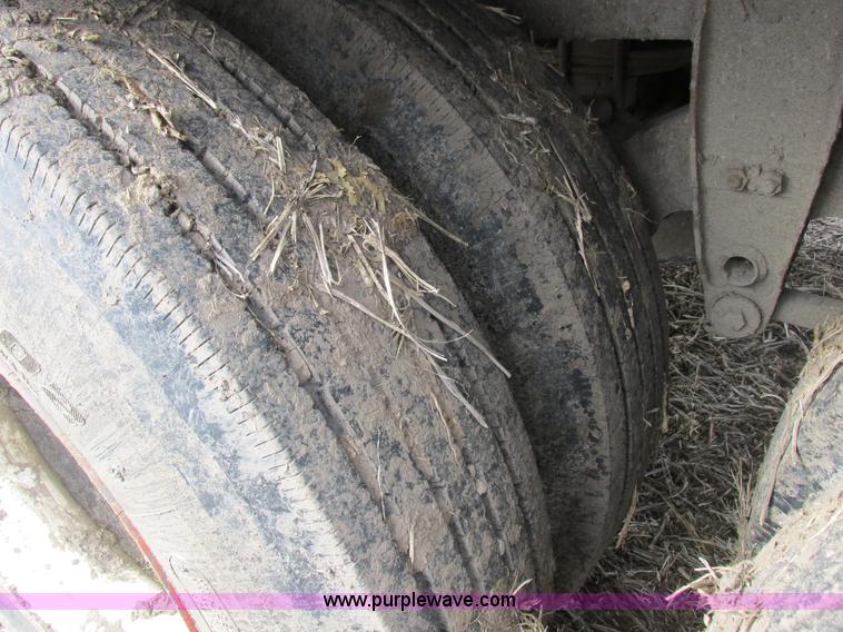 image for item K2040 1980 Wilson AGH-600 double hopper bottom grain trailer