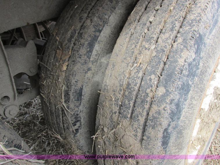 image for item K2040 1980 Wilson AGH-600 double hopper bottom grain trailer