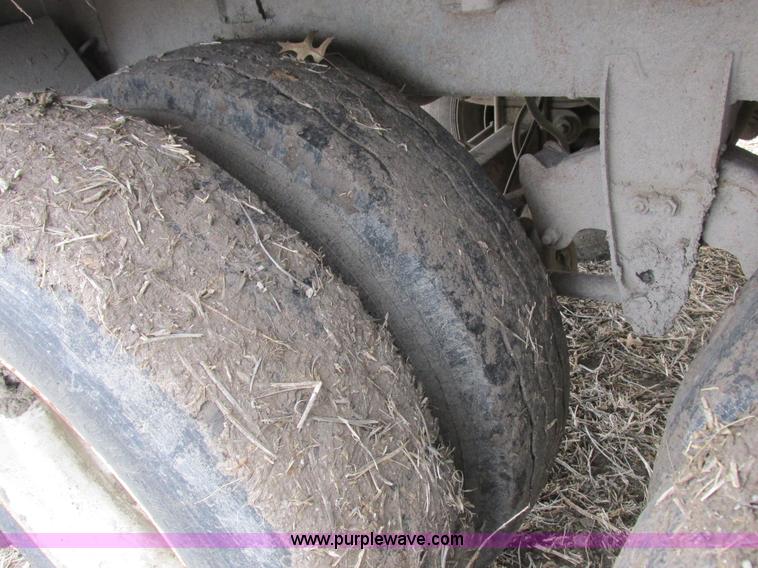 image for item K2040 1980 Wilson AGH-600 double hopper bottom grain trailer