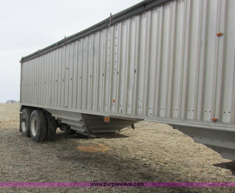 image for item K2040 1980 Wilson AGH-600 double hopper bottom grain trailer