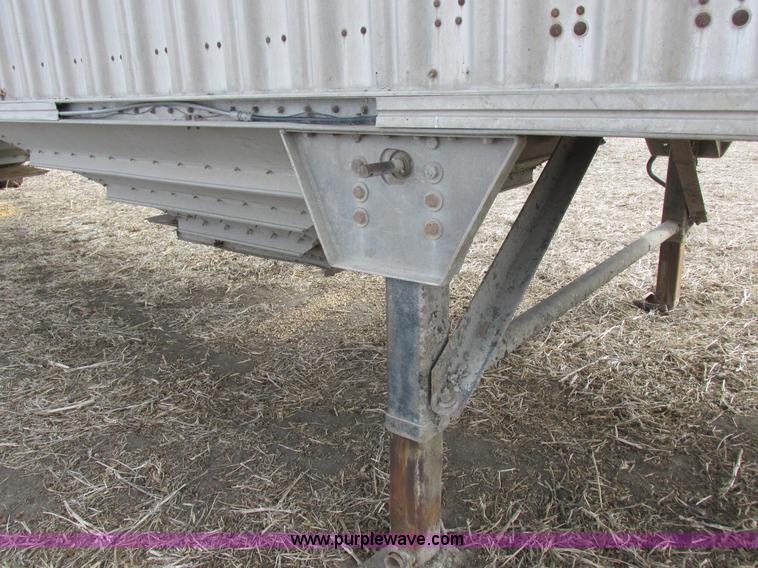 image for item K2040 1980 Wilson AGH-600 double hopper bottom grain trailer