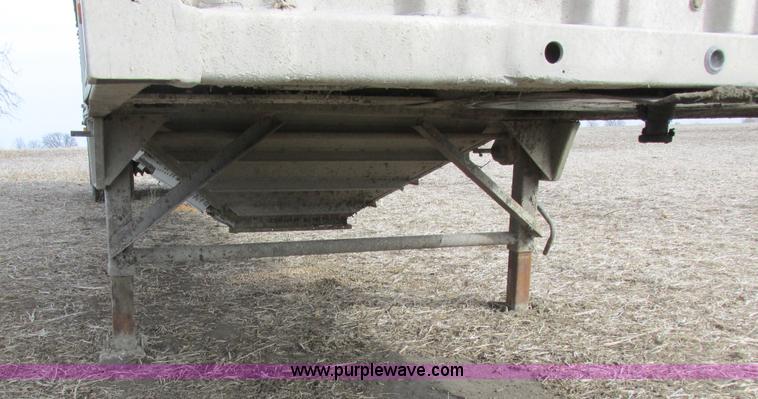 image for item K2040 1980 Wilson AGH-600 double hopper bottom grain trailer