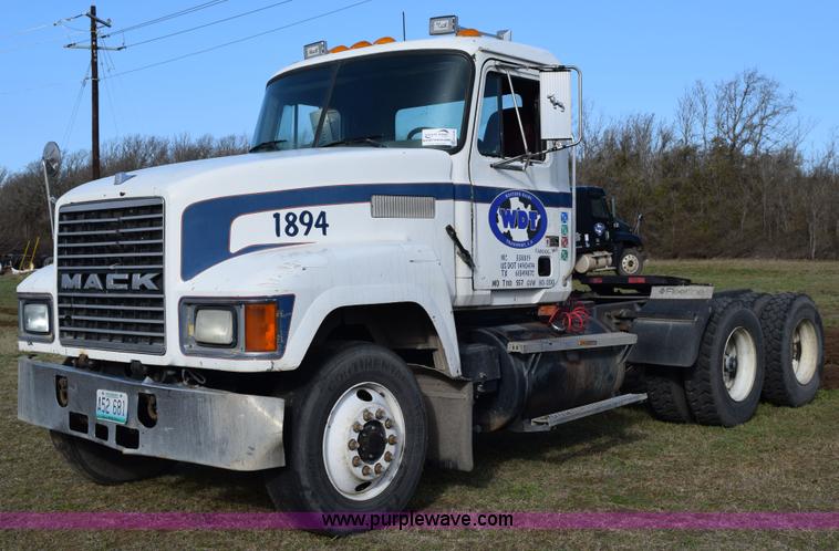 image for item K2348 1997 Mack CH613 semi truck