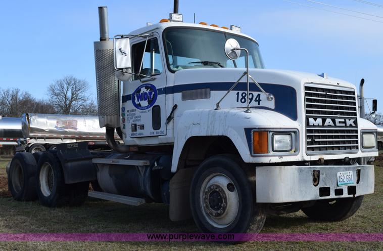 image for item K2348 1997 Mack CH613 semi truck