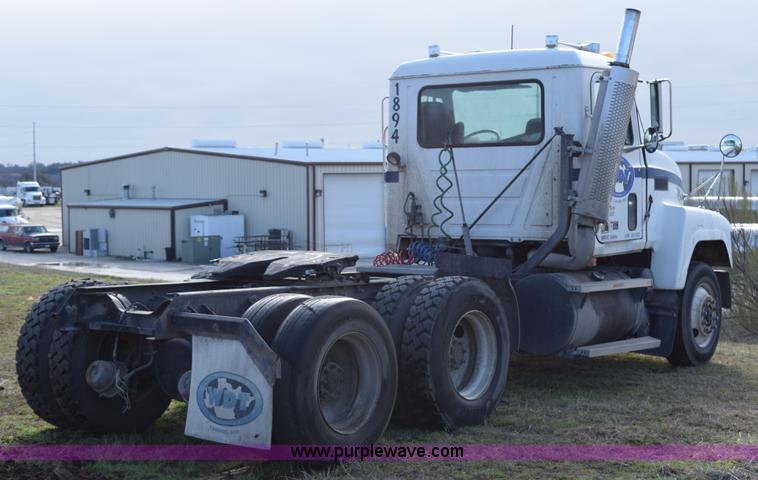 image for item K2348 1997 Mack CH613 semi truck