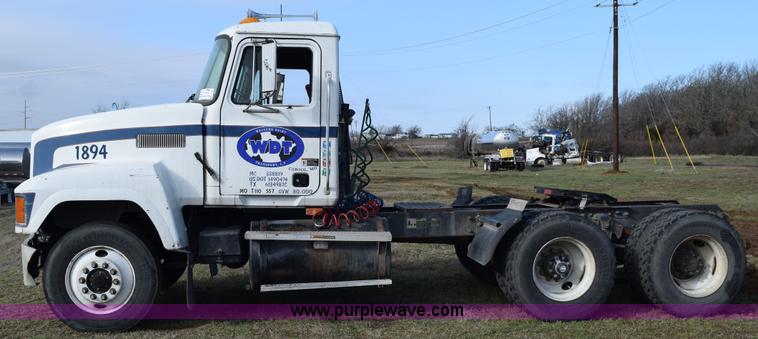 image for item K2348 1997 Mack CH613 semi truck