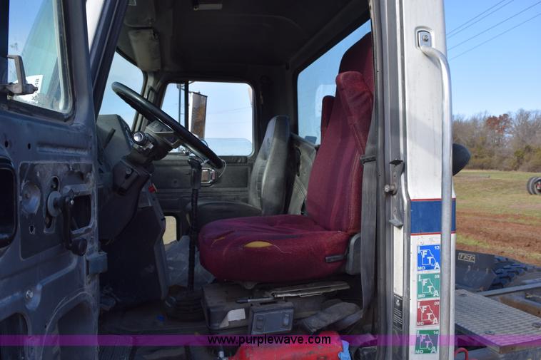 image for item K2348 1997 Mack CH613 semi truck
