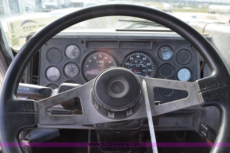 image for item K2348 1997 Mack CH613 semi truck