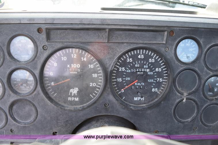 image for item K2348 1997 Mack CH613 semi truck