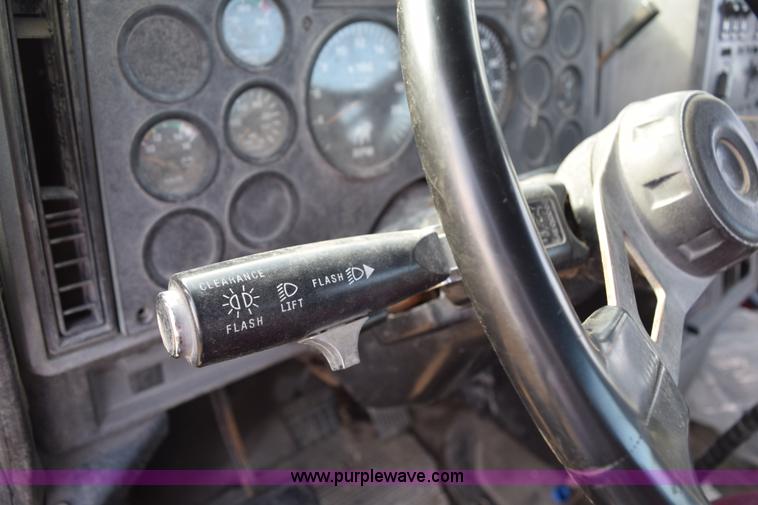 image for item K2348 1997 Mack CH613 semi truck