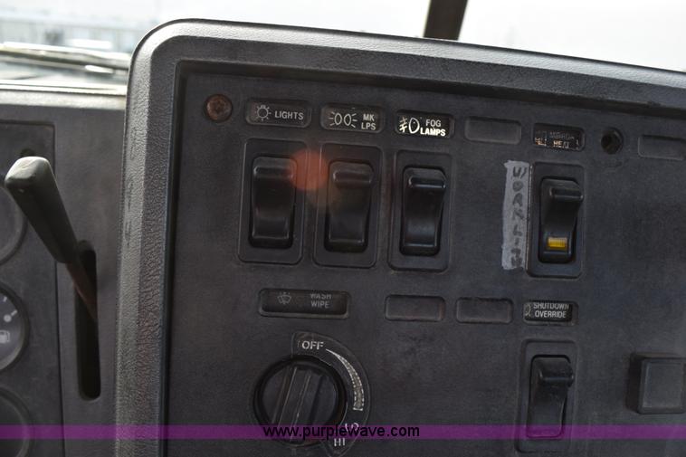 image for item K2348 1997 Mack CH613 semi truck