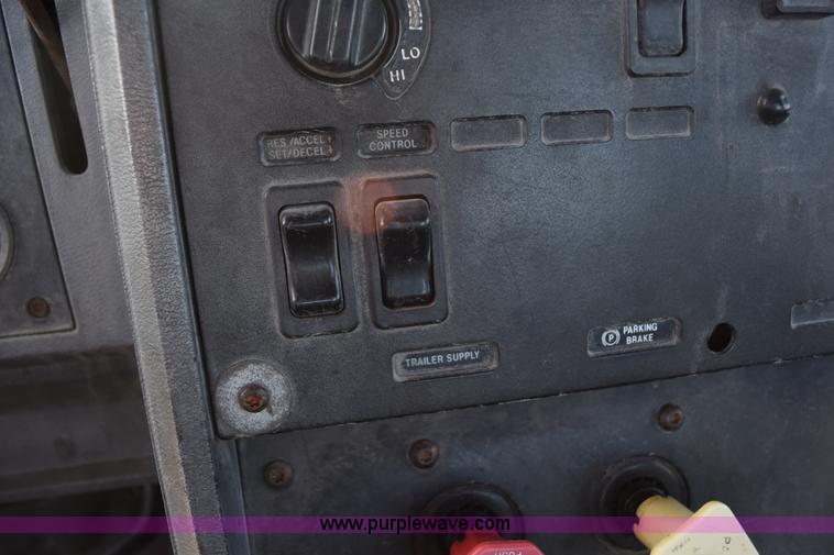 image for item K2348 1997 Mack CH613 semi truck