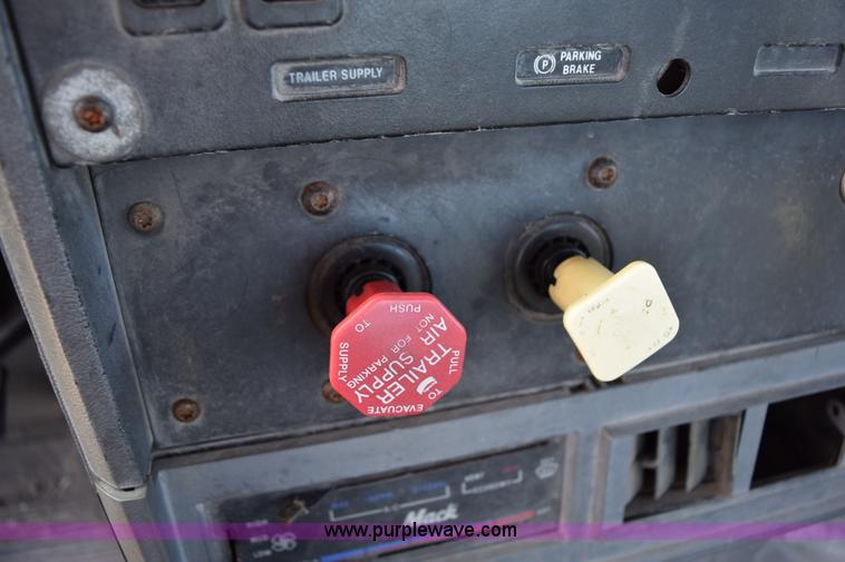 image for item K2348 1997 Mack CH613 semi truck