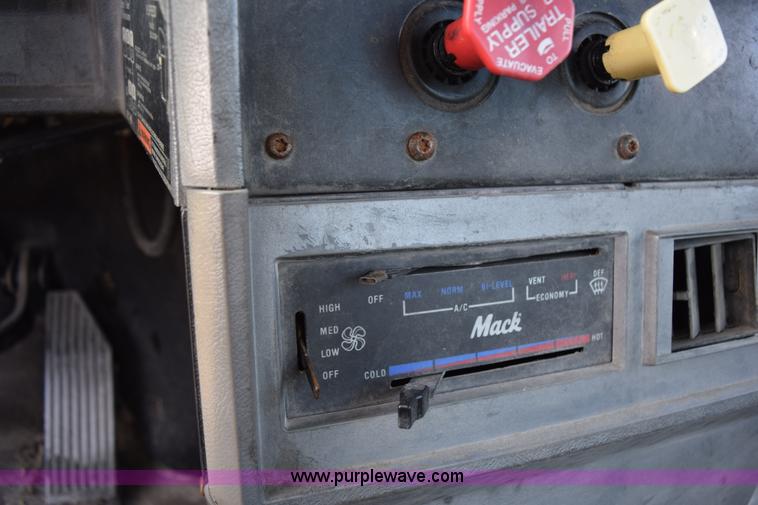 image for item K2348 1997 Mack CH613 semi truck