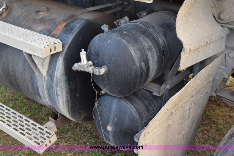 image for item K2348 1997 Mack CH613 semi truck