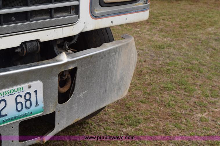 image for item K2348 1997 Mack CH613 semi truck