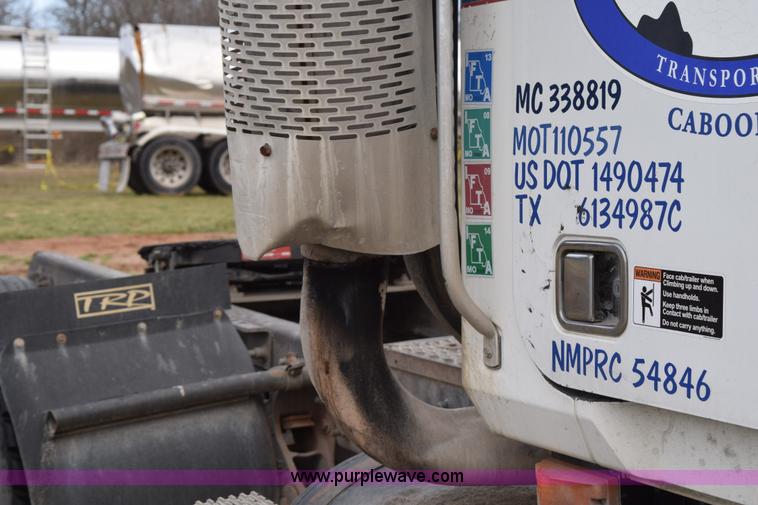 image for item K2348 1997 Mack CH613 semi truck