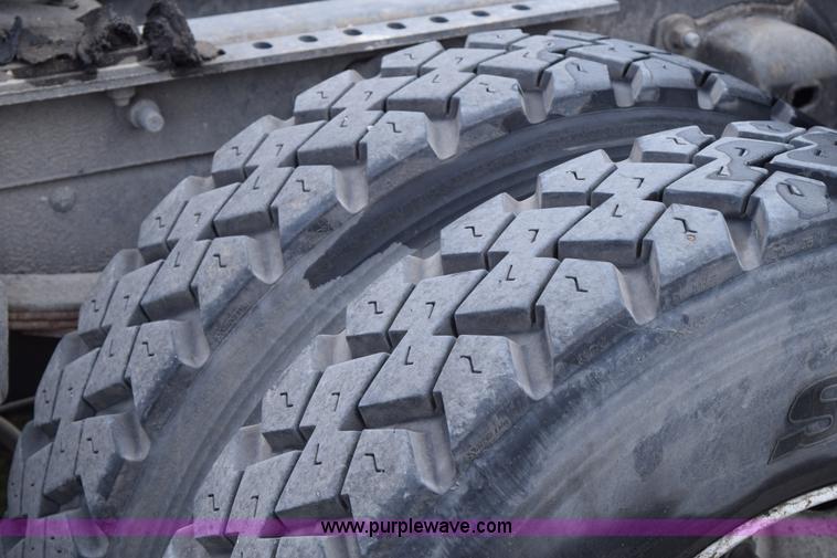 image for item K2348 1997 Mack CH613 semi truck