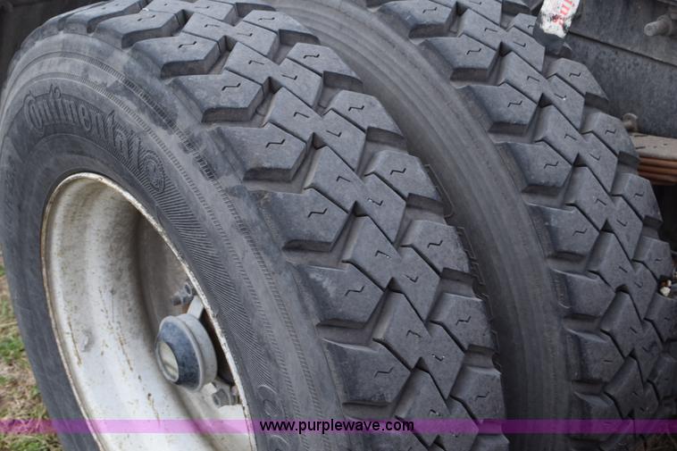 image for item K2348 1997 Mack CH613 semi truck