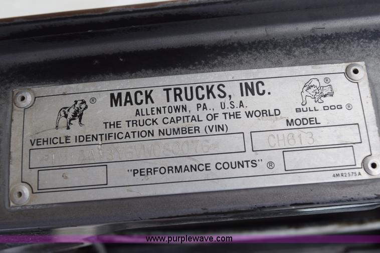 image for item K2348 1997 Mack CH613 semi truck