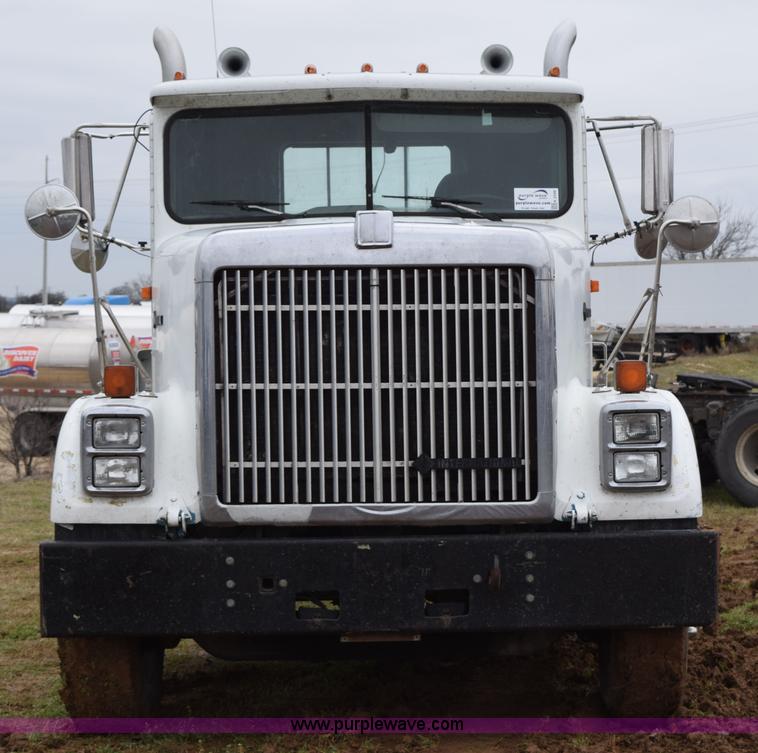 image for item K2349 1996 International 9300 semi truck